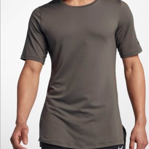 Nike Other - NIKE Utility short sleeve training top Dry Men L